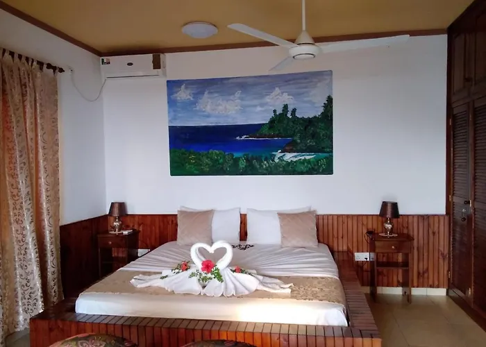Les Elles Self Catering