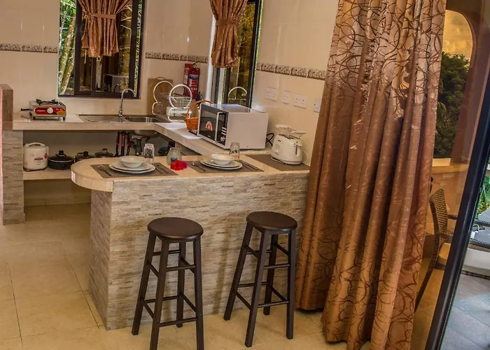 Les Elles Self Catering Pensionat 4*