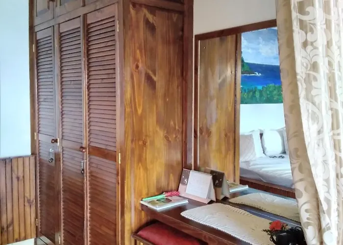 Les Elles Self Catering Pensionat 4*